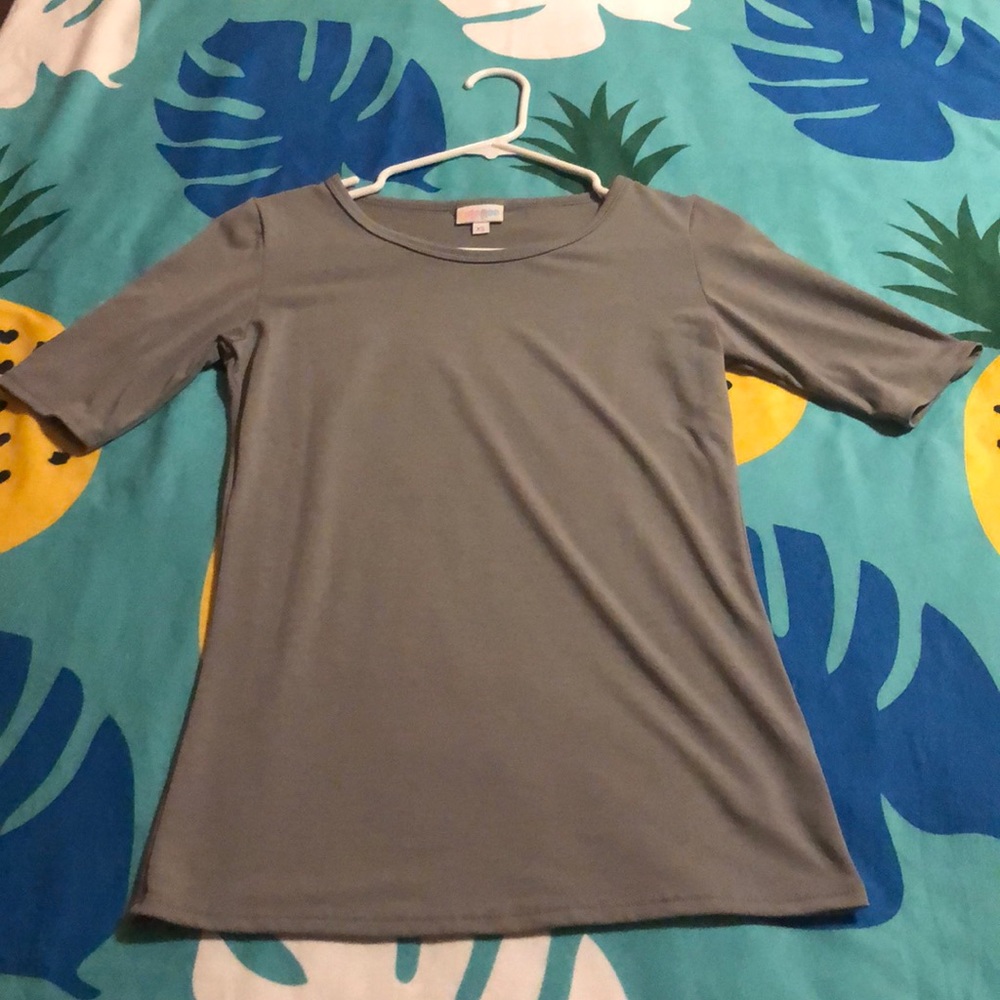 LuLaRoe XS Gigi Shirt